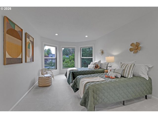 2715 Nw LINMERE Dr, Portland, OR 97229