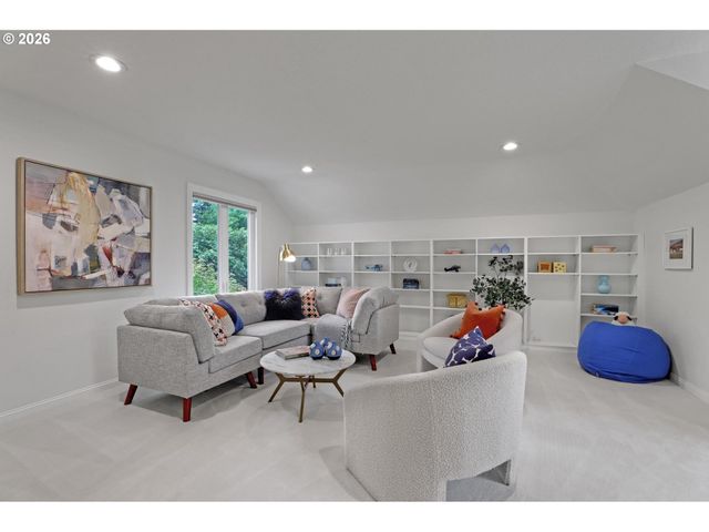 2715 Nw LINMERE Dr, Portland, OR 97229