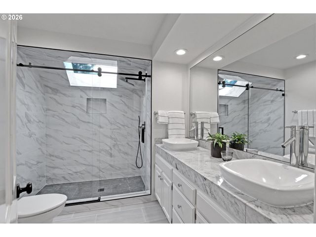 2715 Nw LINMERE Dr, Portland, OR 97229