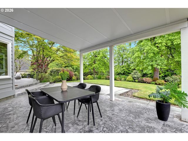 2715 Nw LINMERE Dr, Portland, OR 97229