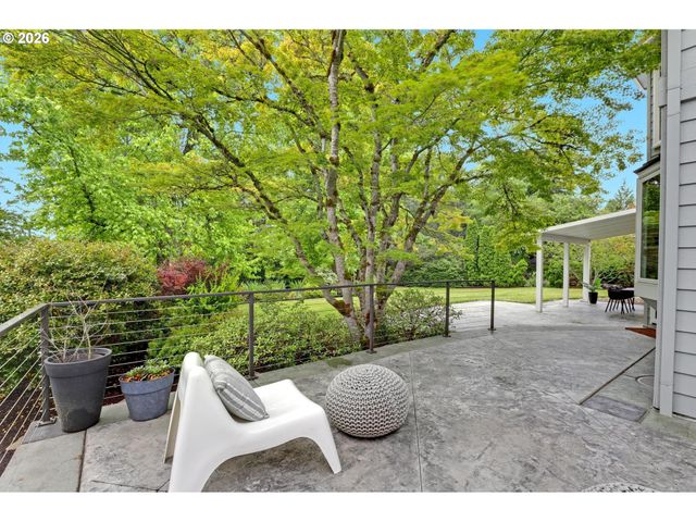 2715 Nw LINMERE Dr, Portland, OR 97229