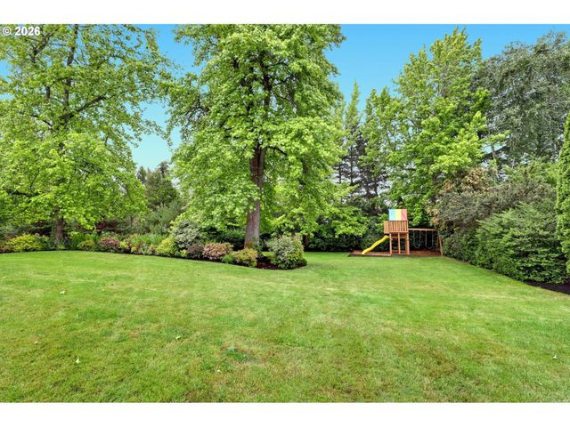 2715 Nw LINMERE Dr, Portland, OR 97229