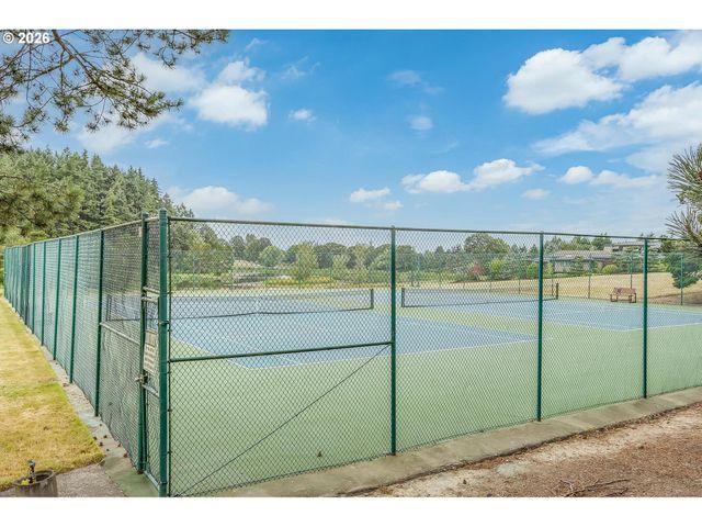 2715 Nw LINMERE Dr, Portland, OR 97229