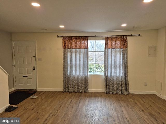 401 WOODSIDE CIR, Dresher, PA 19025