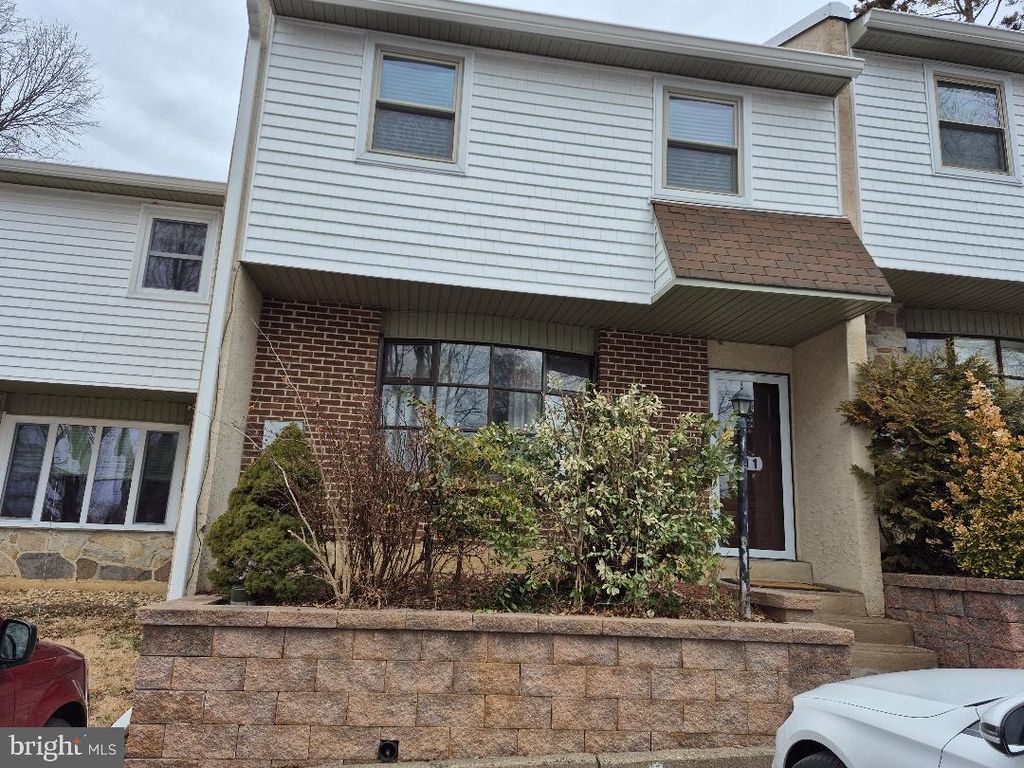 401 WOODSIDE CIR, Dresher, PA 19025