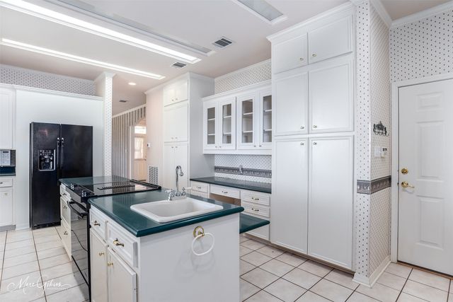 5713 S Lakeshore Drive, Shreveport, LA 71119