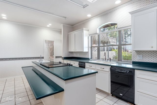 5713 S Lakeshore Drive, Shreveport, LA 71119