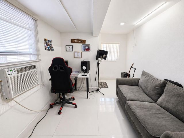 120 S 56th Ave, Hollywood, FL 33023