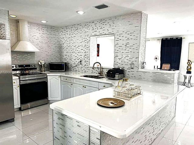 120 S 56th Ave, Hollywood, FL 33023