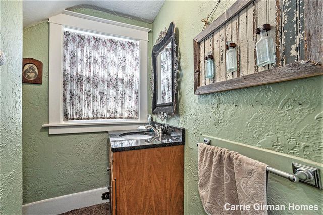 201 S 5th Street, Grand Haven, MI 49417