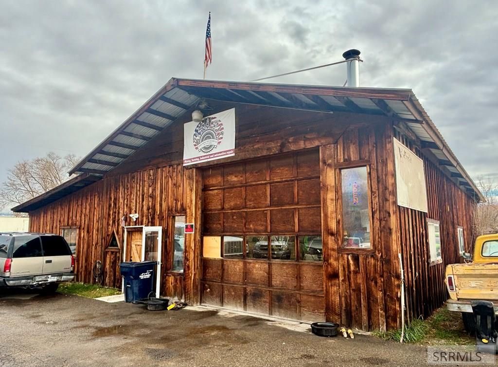 Image 5 of property listing at 35 Hwy 93, Salmon, ID 83467