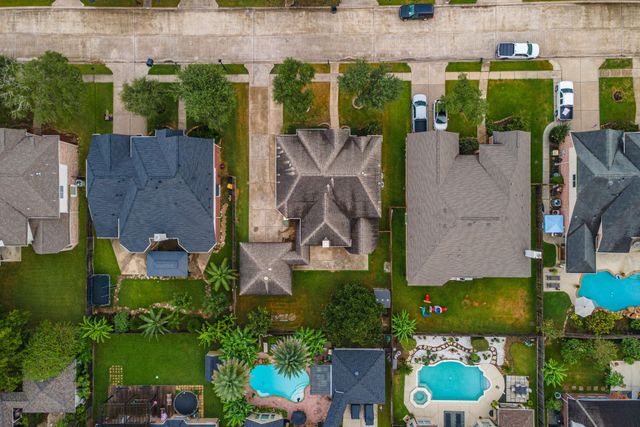2122 Fortuna Bella Drive, Pearland, TX 77581