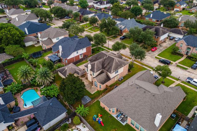 2122 Fortuna Bella Drive, Pearland, TX 77581
