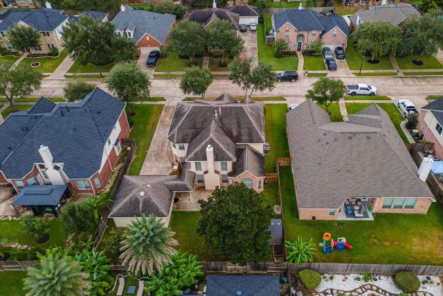 2122 Fortuna Bella Drive, Pearland, TX 77581