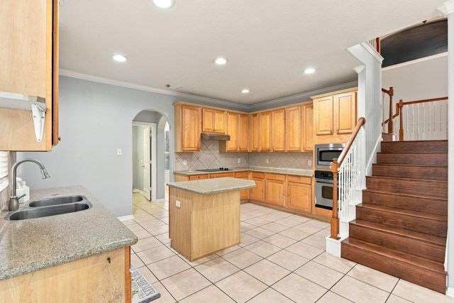 2122 Fortuna Bella Drive, Pearland, TX 77581