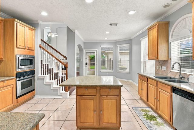 2122 Fortuna Bella Drive, Pearland, TX 77581