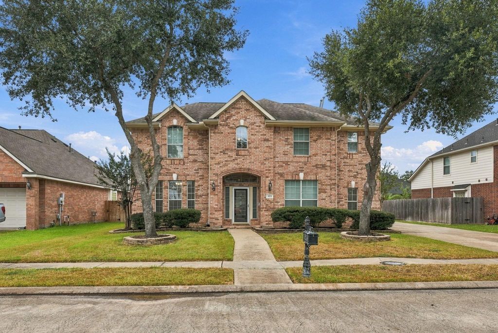 2122 Fortuna Bella Drive, Pearland, TX 77581