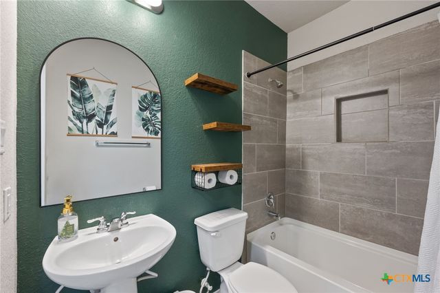 1044 Slight Street, New Braunfels, TX 78130