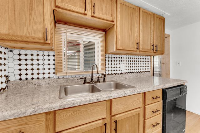 607 N Locust Street, Buffalo, MO 65622