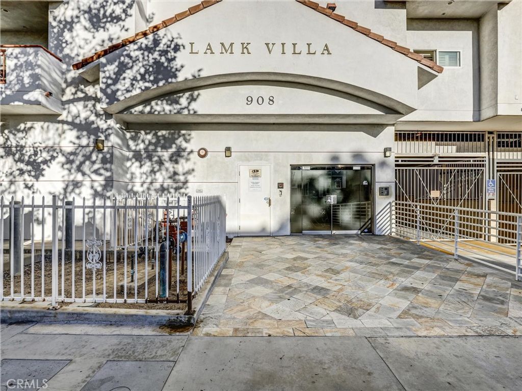 908 S Ardmore Avenue 201, Los Angeles, CA 90006 — exterior