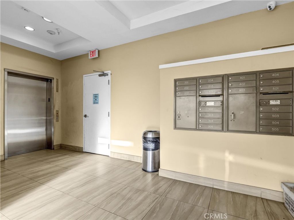 908 S Ardmore Avenue 201, Los Angeles, CA 90006 — photo 2