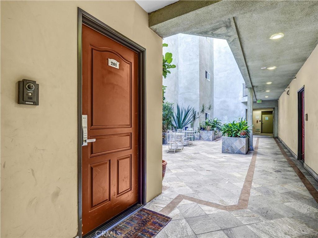 908 S Ardmore Avenue 201, Los Angeles, CA 90006 — photo 3