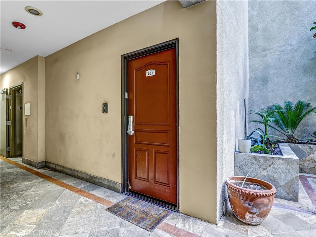 908 S Ardmore Avenue 201, Los Angeles, CA 90006 — photo 4