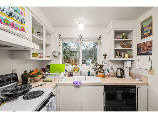 2145 HAWKINS Ln, Eugene, OR 97405