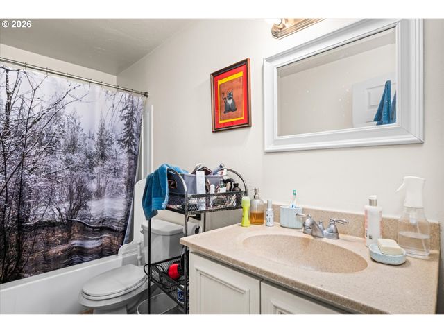 2145 HAWKINS Ln, Eugene, OR 97405