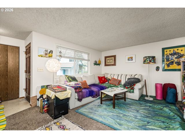 2145 HAWKINS Ln, Eugene, OR 97405