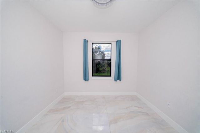 808 37th AVE NW, Naples, FL 34120