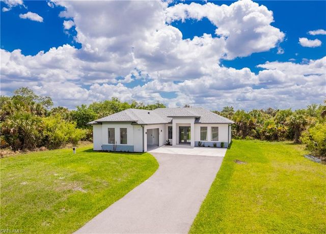 808 37th AVE NW, Naples, FL 34120