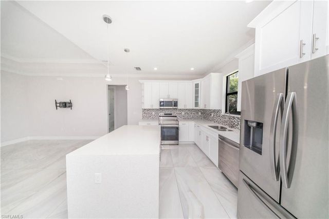 808 37th AVE NW, Naples, FL 34120