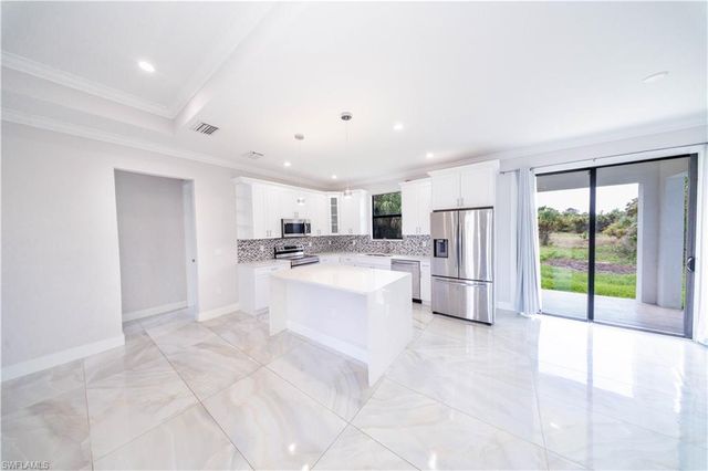 808 37th AVE NW, Naples, FL 34120