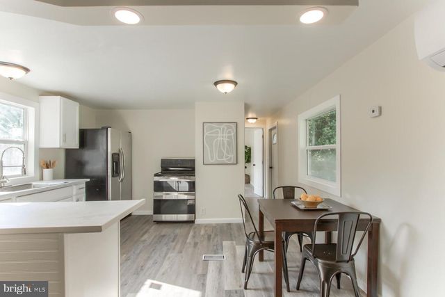 37 CREEKSIDE LN, Carlisle, PA 17015