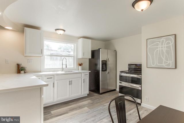 37 CREEKSIDE LN, Carlisle, PA 17015