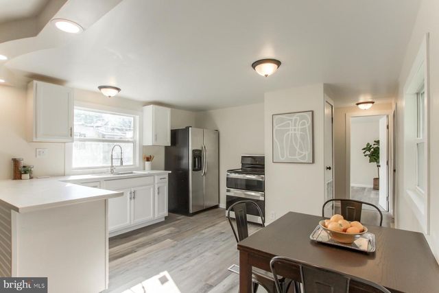 37 CREEKSIDE LN, Carlisle, PA 17015