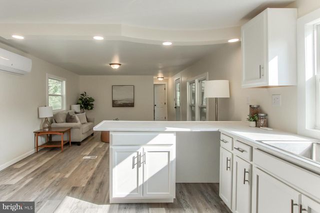 37 CREEKSIDE LN, Carlisle, PA 17015