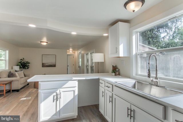 37 CREEKSIDE LN, Carlisle, PA 17015