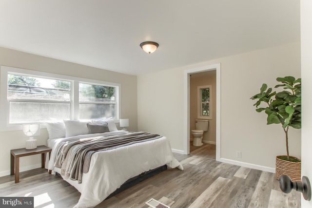 37 CREEKSIDE LN, Carlisle, PA 17015