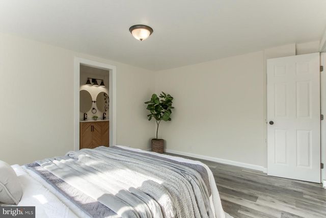 37 CREEKSIDE LN, Carlisle, PA 17015