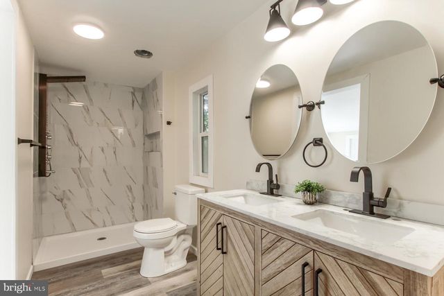 37 CREEKSIDE LN, Carlisle, PA 17015