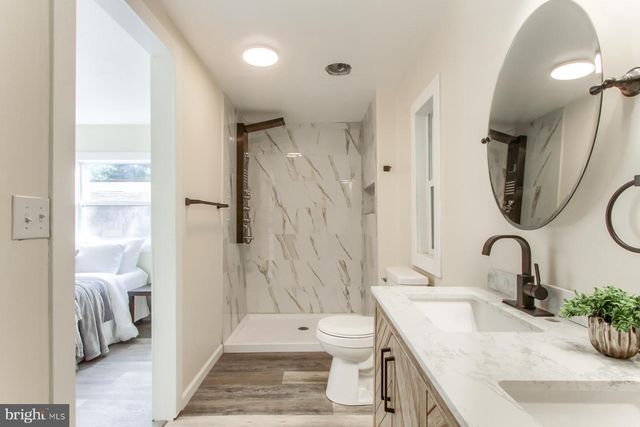 37 CREEKSIDE LN, Carlisle, PA 17015