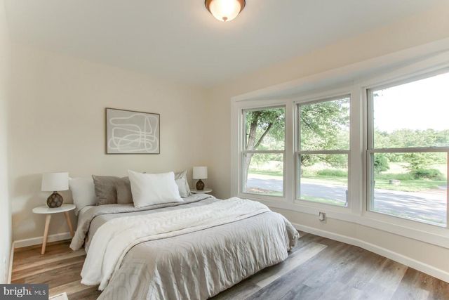 37 CREEKSIDE LN, Carlisle, PA 17015