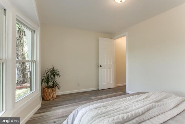 37 CREEKSIDE LN, Carlisle, PA 17015