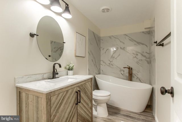 37 CREEKSIDE LN, Carlisle, PA 17015