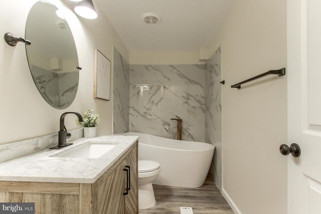 37 CREEKSIDE LN, Carlisle, PA 17015