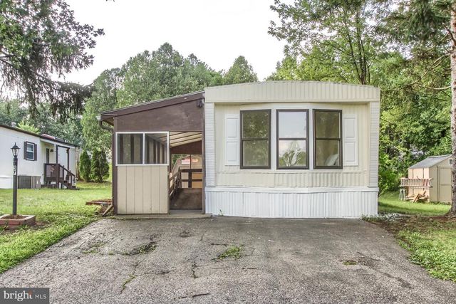 37 CREEKSIDE LN, Carlisle, PA 17015