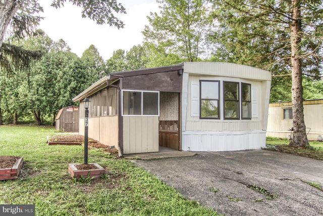 37 CREEKSIDE LN, Carlisle, PA 17015