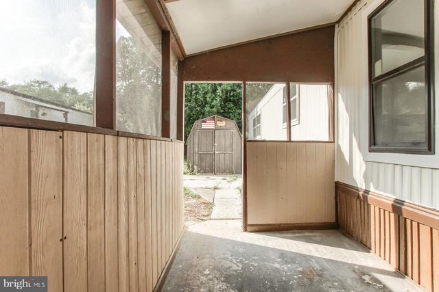 37 CREEKSIDE LN, Carlisle, PA 17015